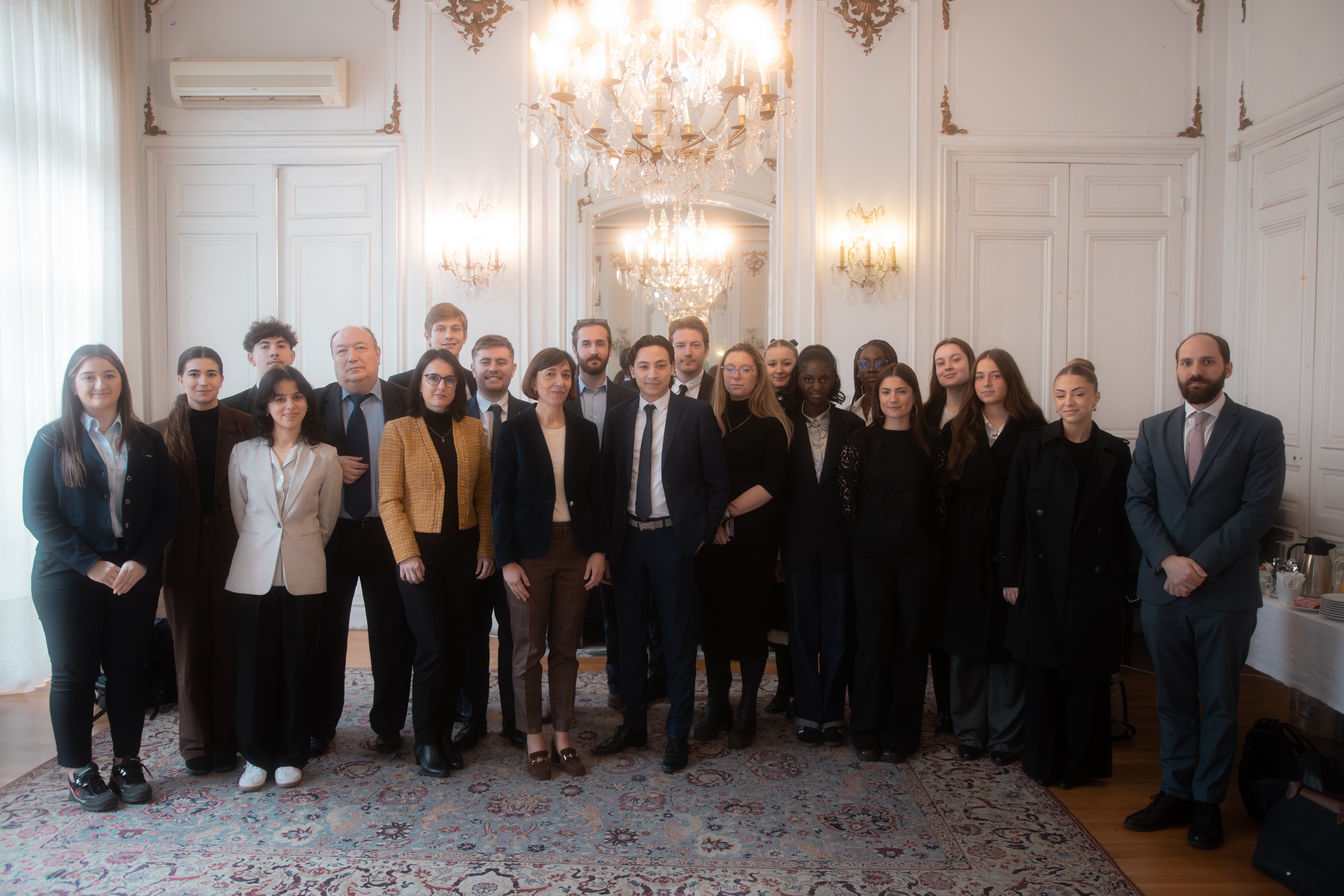 L'Ambassade de Bulgarie à Paris a accueilli des étudiants de l'École des hautes études internationales et politiques (HEIP) afin de présenter lе positionnement du pays dans les affaires internationales et le rôle d‘un diplomate dans un monde globalisé